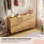 Commode 8 tiroirs pour chambre à coucher, 55 po de large, en bois moderne avec poignées en métal, design anti-basculement, organisateur de rangement robuste pour salon