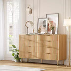Commode 8 tiroirs pour chambre à coucher, 55 po de large, en bois moderne avec poignées en métal, design anti-basculement, organisateur de rangement robuste pour salon