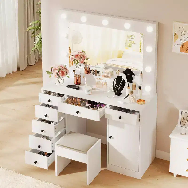 Coiffeuse blanche avec miroir et lumières, table de maquillage moderne avec station de charge et tiroirs, coiffeuse en bois avec rangement pour chambre à coucher