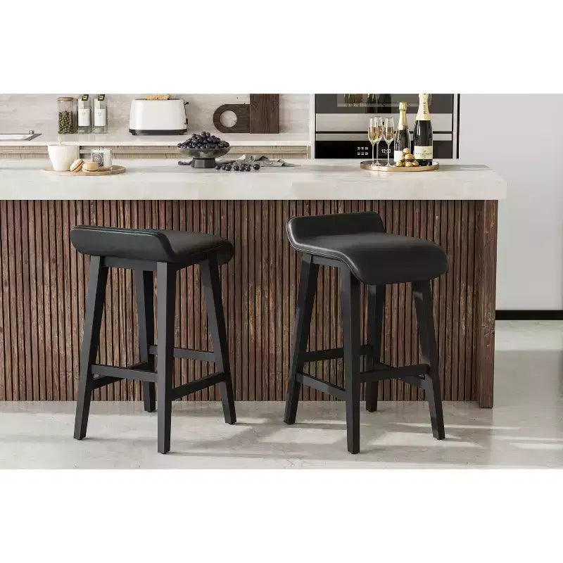 Lot de 2 tabourets de bar modernes et confortables de 66,5 cm, hauteur comptoir, dossier bas rembourré, [Détail du siège], pieds en bois, repose-pieds