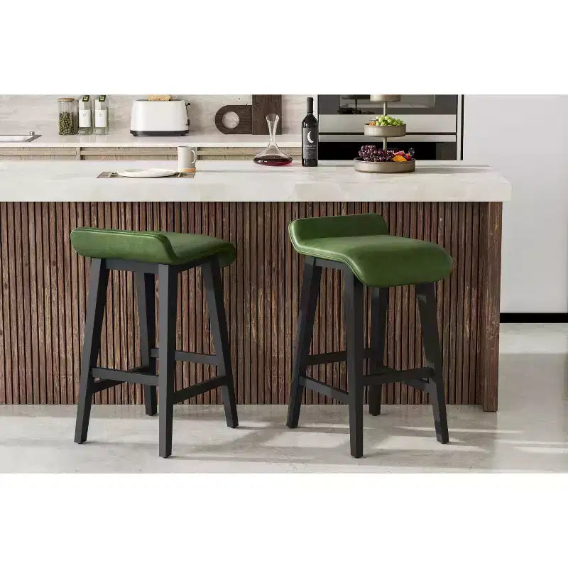 Lot de 2 tabourets de bar modernes et confortables de 66,5 cm, hauteur comptoir, dossier bas rembourré, [Détail du siège], pieds en bois, repose-pieds