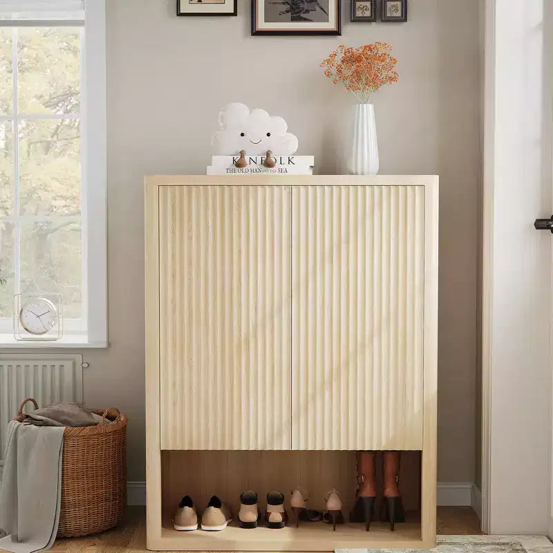 Meuble à chaussures à 5 niveaux cannelé de 113 cm de haut avec portes, meuble de rangement à chaussures moderne avec étagères réglables, autoportant pour entrée et couloir
