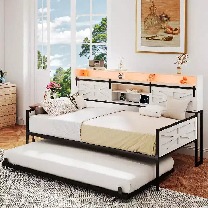 Cadre de lit de repos double Zevemomo Farmhouse avec lit gigogne, tête de lit coulissante de style grange, station de charge et lumière LED pour chambre, blanc