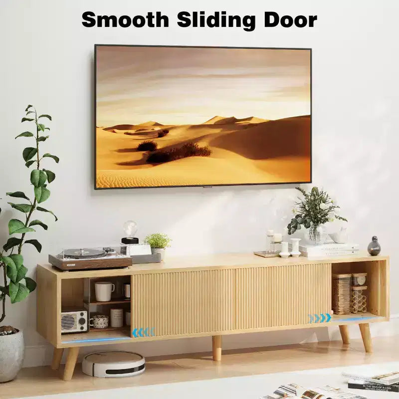 Meuble TV GDFStudio Avalon en bois avec ondulations cannelées pour téléviseurs jusqu'à 70 pouces