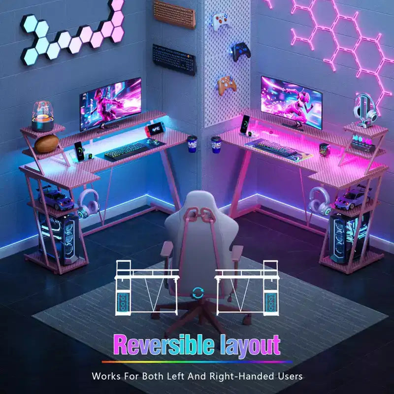Bureau de jeu rose de 55 pouces, en forme de L, avec étagères et support d'écran, poste de travail de gamer pour petite pièce, design en fibre de carbone, cadre robuste