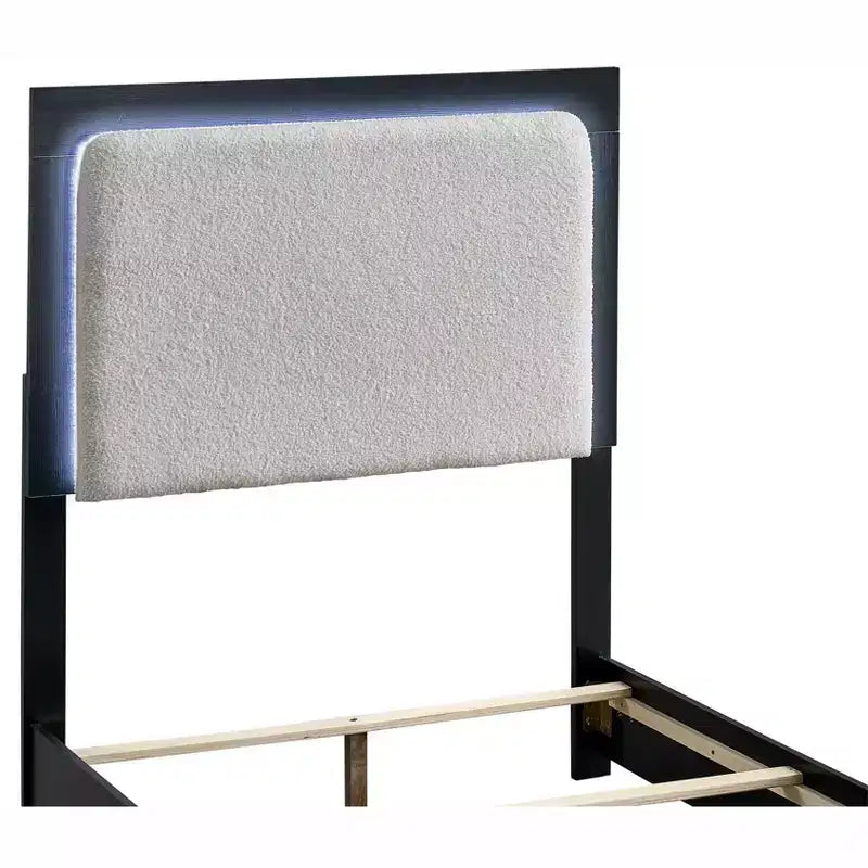 Lit double à panneau Passion Furniture Steeler noir et or avec cadre en bois et tête de lit éclairée par LED