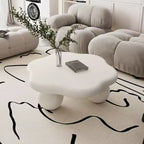 JVNOXK Table basse moderne minimaliste de 35 pouces en forme de pétale avec pieds sphériques, table de salon peu encombrante idéale pour les petits appartements, blanc crème