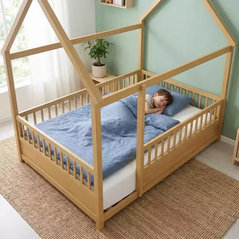 Lit au sol Montessori pour enfants avec toit et barrières de sécurité, lit pour enfants en bois de pin massif, taille complète, finition naturelle