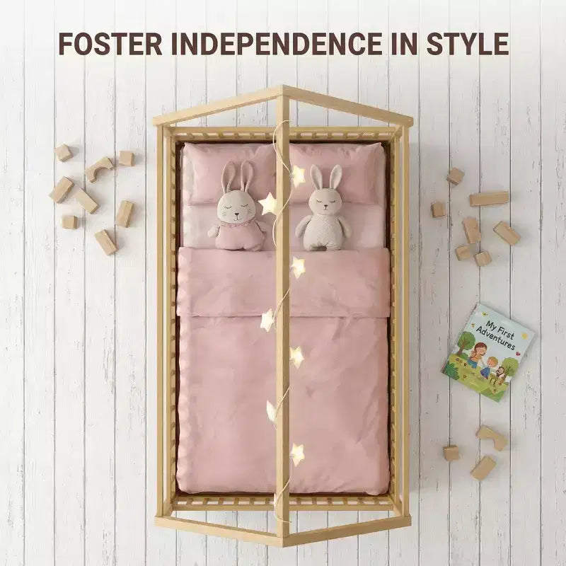 Lit au sol Montessori pour enfants avec toit et barrières de sécurité, lit pour enfants en bois de pin massif, taille complète, finition naturelle