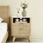 Table de chevet moderne avec station de charge. Table de chevet cannelée avec rangement. Table d'appoint moderne avec pieds en bois pour chambre à coucher. Dortoir.