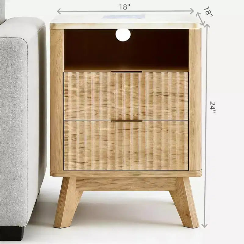 Table de chevet moderne avec station de charge. Table de chevet cannelée avec rangement. Table d'appoint moderne avec pieds en bois pour chambre à coucher. Dortoir.