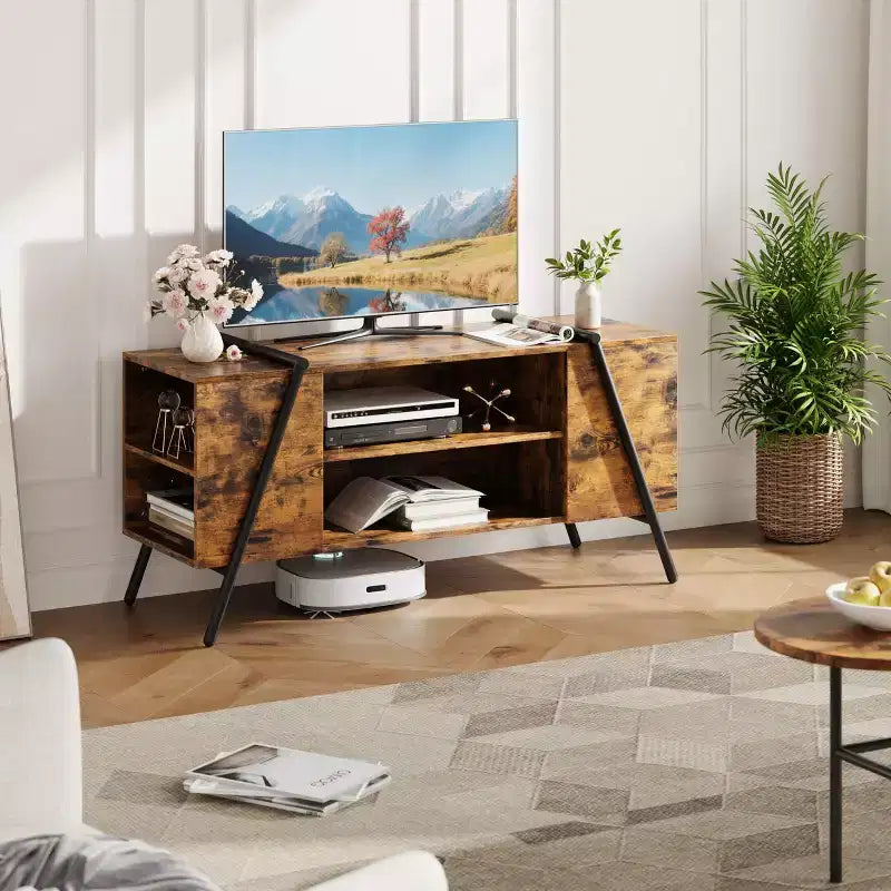 Meuble TV de ferme moderne pour téléviseurs de 50 à 70 pouces, meuble de divertissement en bois avec étagères ouvertes réglables, pieds en métal en U pour salon, chambre à coucher