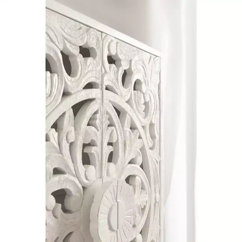 Armoire murale en bois sculpté Saanvi de Kate et Laurel, 22x7x28 blanc