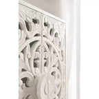 Armoire murale en bois sculpté Saanvi de Kate et Laurel, 22x7x28 blanc