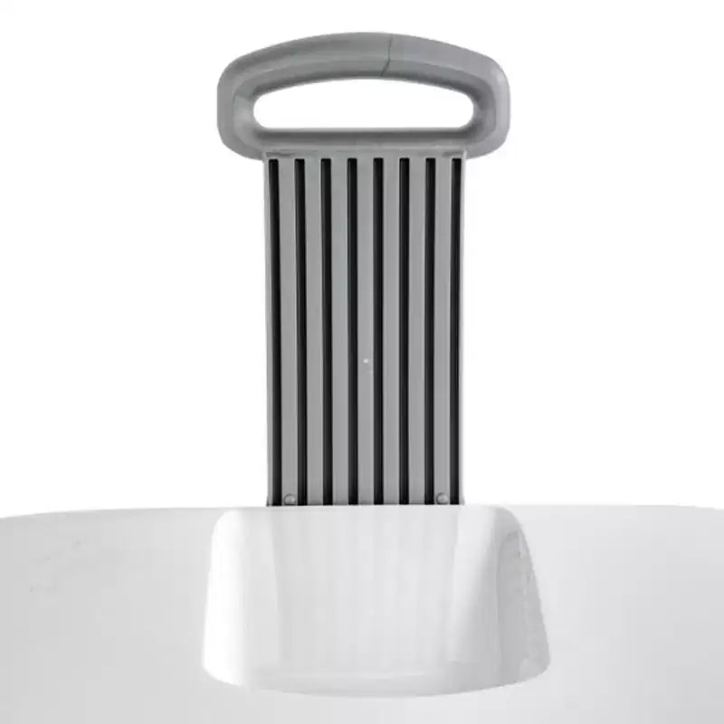 Lot de 3 paniers à linge Sterilite Ultra sur roulettes avec couvercle, poignée et roulettes pour faciliter le transport des vêtements vers et depuis la buanderie, en plastique, blanc.
