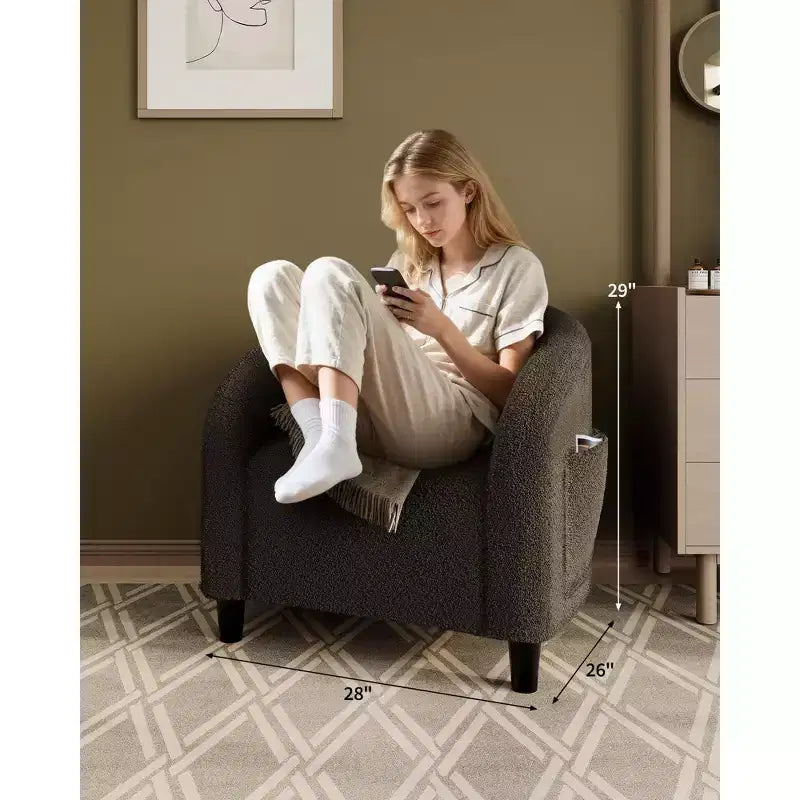 Fauteuil d'appoint moderne confortable, fauteuil simple rembourré doux avec dossier arrondi et pieds robustes, fauteuil de salon pour le salon et la chambre à coucher