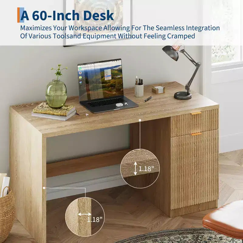 Bureau de direction cannelé moderne - Poste de travail informatique en bois de 152 cm de large avec rangement, tiroir et armoire, grand bureau de bureau en chêne pour la maison, l'étude, l'espace de travail