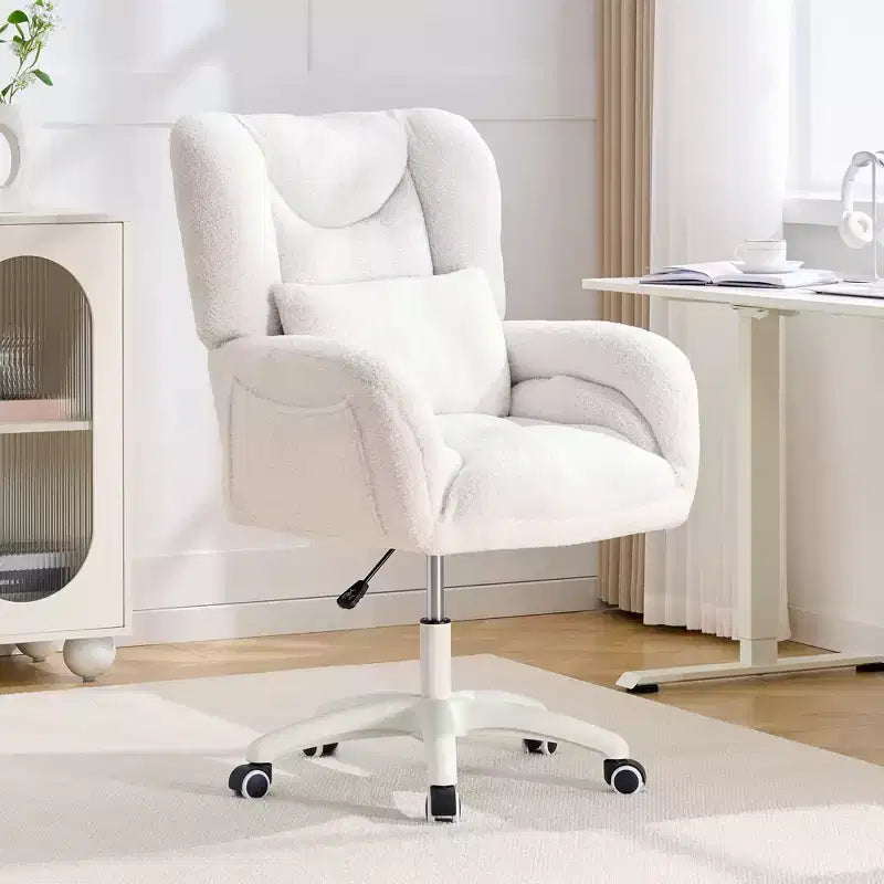 Chaise de bureau réglable GDFStudio Melli en tissu Teddy avec coussin lombaire et roulettes