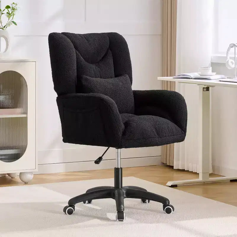 Chaise de bureau réglable GDFStudio Melli en tissu Teddy avec coussin lombaire et roulettes