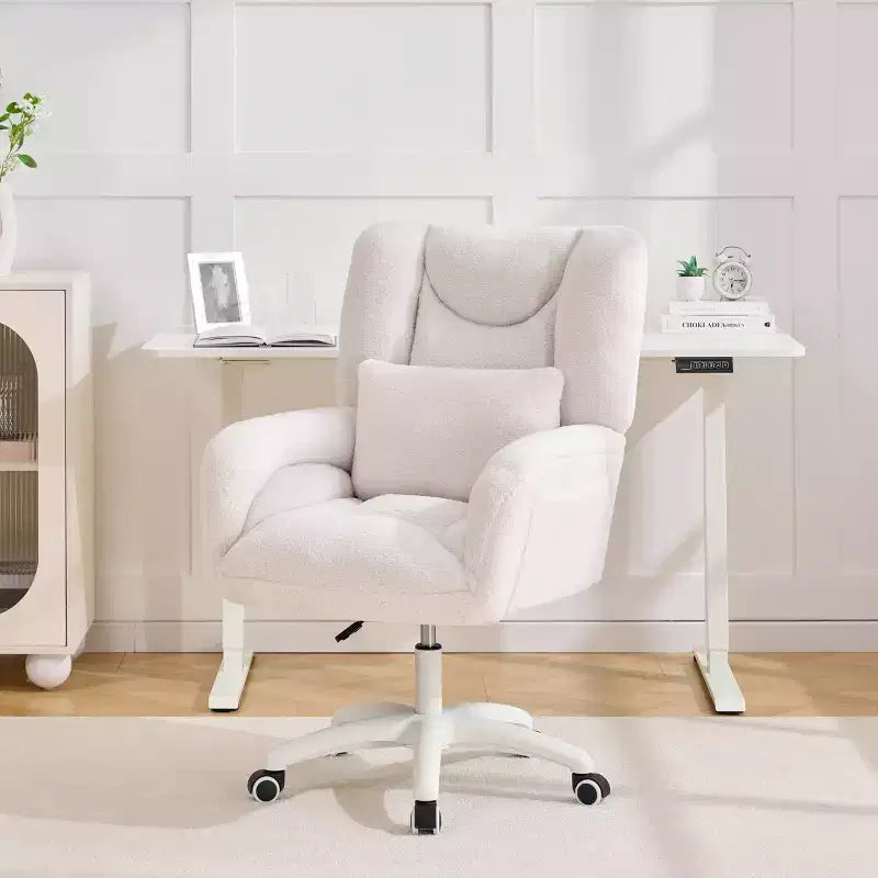 Chaise de bureau réglable GDFStudio Melli en tissu Teddy avec coussin lombaire et roulettes