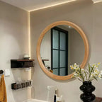 Miroir mural décoratif rond vieilli en bois blanc Whisen avec garniture perlée, miroir de salle de bain de style shabby chic ou campagnard