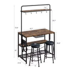 Îlot de cuisine industriel avec prise de courant, table de 107 cm, étagères de rangement, 2 tabourets de bar, 5 crochets, support à micro-ondes, bar à café