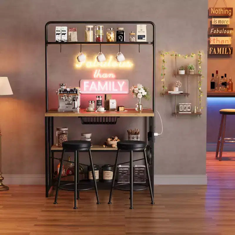 Îlot de cuisine industriel avec prise de courant, table de 107 cm, étagères de rangement, 2 tabourets de bar, 5 crochets, support à micro-ondes, bar à café