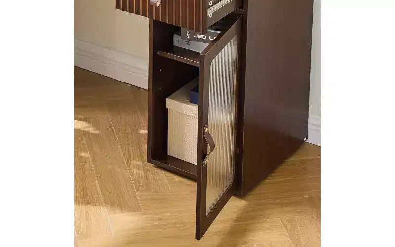 Coiffeuse moderne avec miroir LED coulissant, meuble de rangement et étagères, meuble d'appoint, tabouret assorti et étagères ouvertes pour chambre à coucher