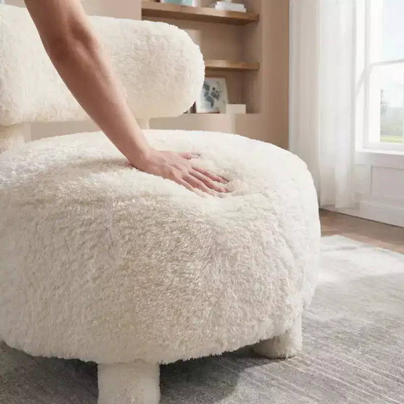 Fauteuil d'appoint en fausse fourrure, fauteuil crapaud moderne rembourré avec dossier incurvé, fauteuil de salon sans accoudoirs avec pieds en bois pour salon, chambre à coucher, coiffeuse (blanc)