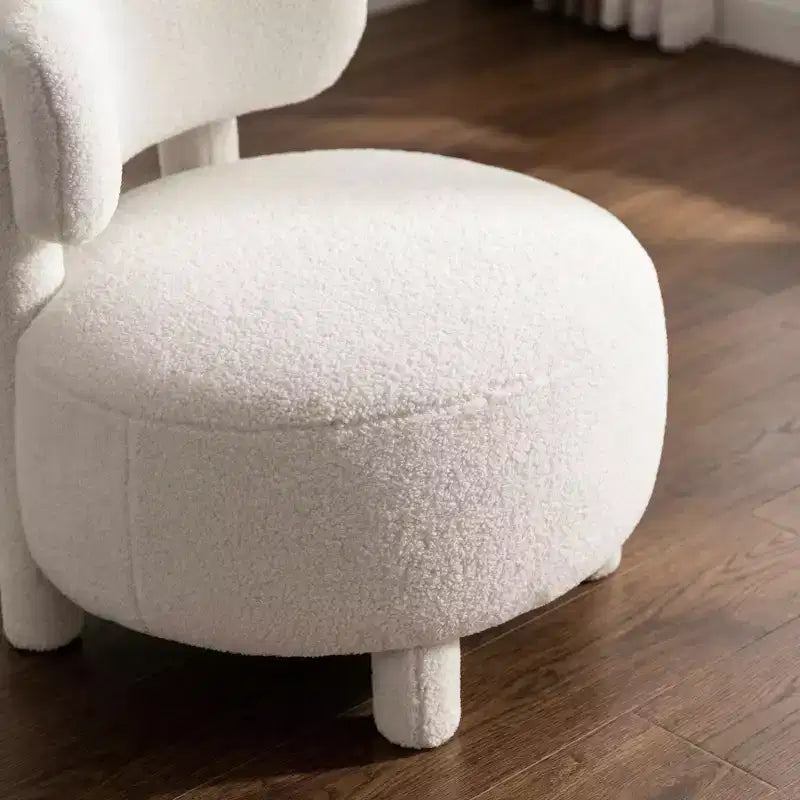 Fauteuil d'appoint en fausse fourrure, fauteuil crapaud moderne rembourré avec dossier incurvé, fauteuil de salon sans accoudoirs avec pieds en bois pour salon, chambre à coucher, coiffeuse (blanc)