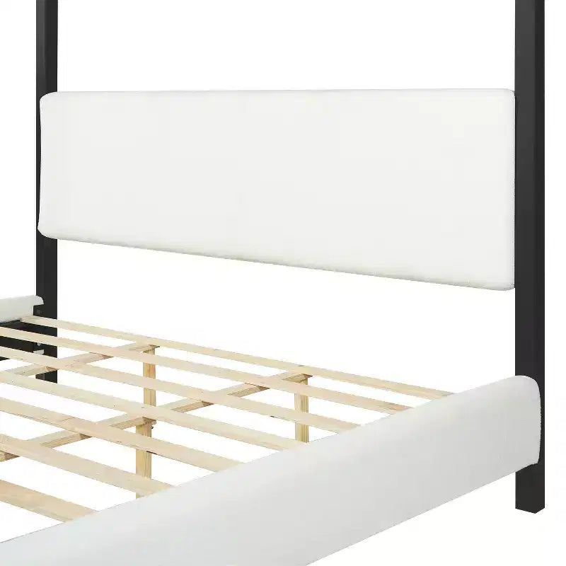 Lit à baldaquin Queen/King Size, Lit plateforme rembourré avec tête de lit capitonnée douce et cadre en métal noir robuste, Blanc - ModernLuxe