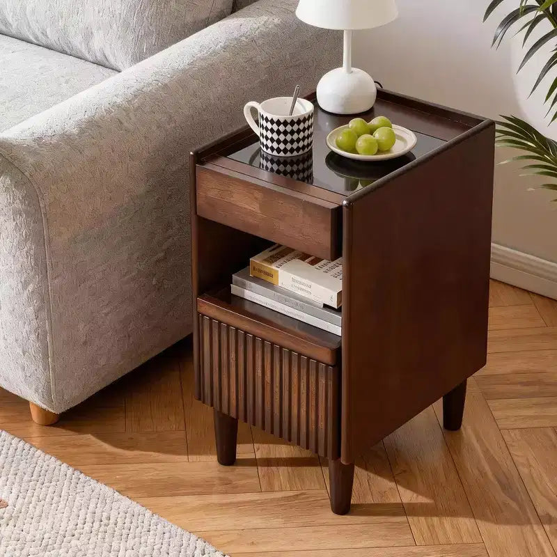 Table de chevet moderne en bois d'hévéa Ngozi de GDFStudio avec 1 tiroir et des étagères ouvertes