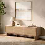 Meuble TV moderne LuxenHome 59" avec 3 portes, façade sculptée géométrique, bois clair, bois manufacturé marron