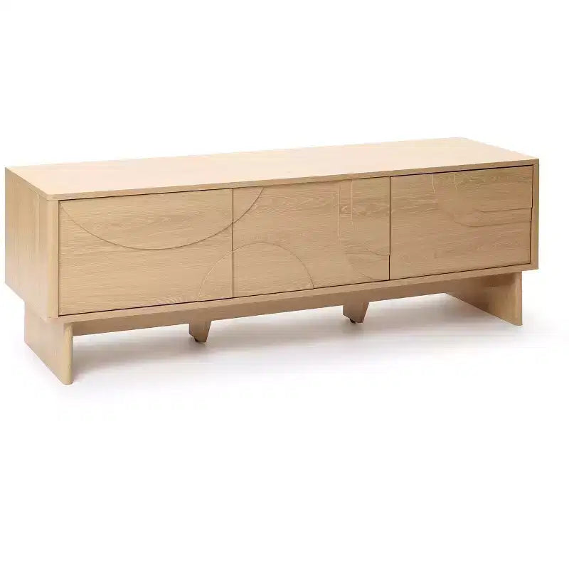 Meuble TV moderne LuxenHome 59" avec 3 portes, façade sculptée géométrique, bois clair, bois manufacturé marron