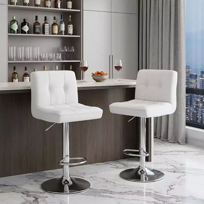 HomeRoots Lot de deux chaises de bar pivotantes réglables en hauteur en similicuir blanc et argent et aluminium