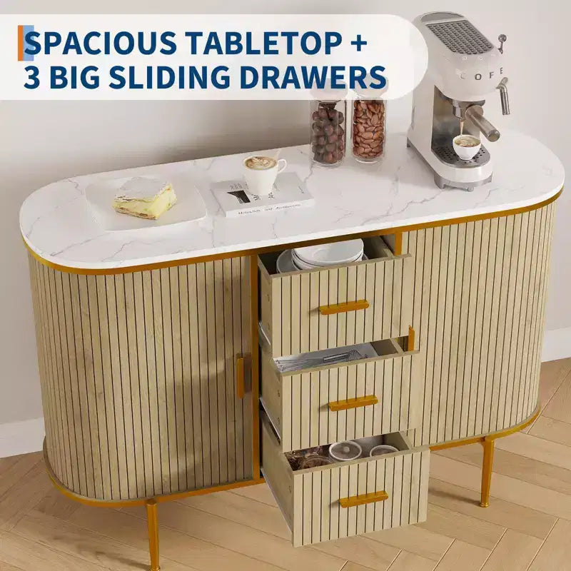 Buffet bahut de 120 cm avec portes coulissantes, meuble de rangement à panneaux ondulés avec plateau aspect marbre pour salle à manger - Chêne