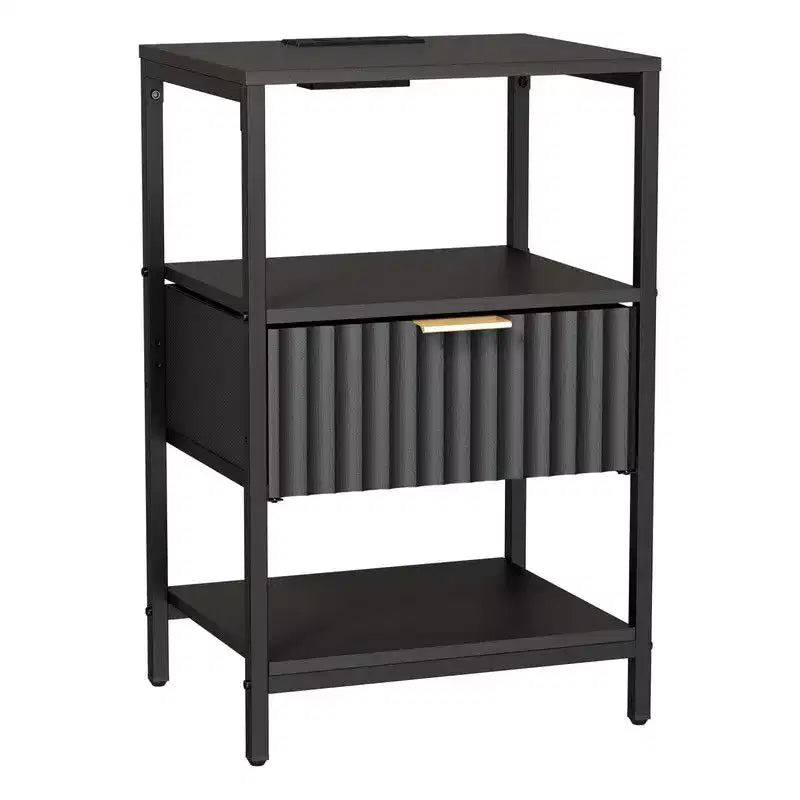 Table de chevet Karl Home de 38 cm de large - 1 tiroir, 2 étagères, prise de courant américaine