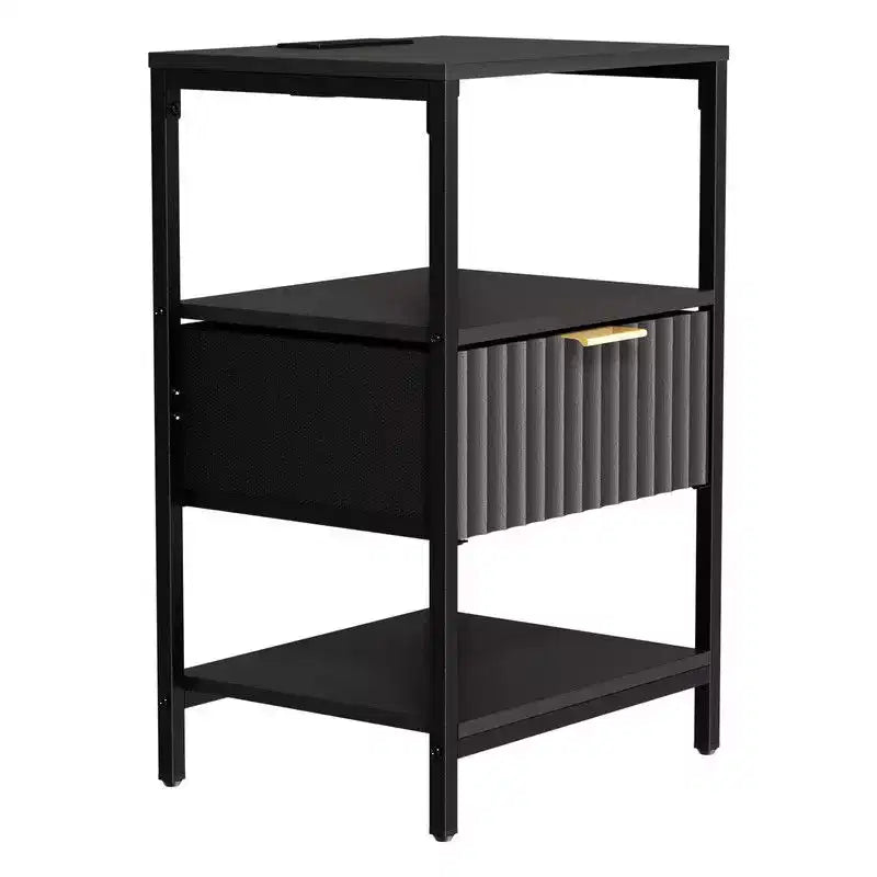 Table de chevet Karl Home de 38 cm de large - 1 tiroir, 2 étagères, prise de courant américaine