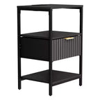 Table de chevet Karl Home de 38 cm de large - 1 tiroir, 2 étagères, prise de courant américaine