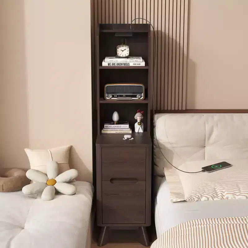 Table de chevet haute avec station de recharge, table d'appoint moderne pour chambre à coucher