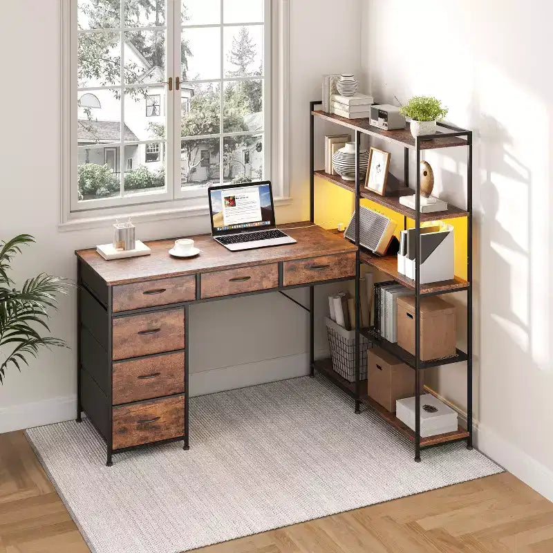 47.2 Bureau d'angle moderne en L avec 6 tiroirs et 5 étagères – Poste de travail d'angle avec prises de courant intégrées pour bureau à domicile