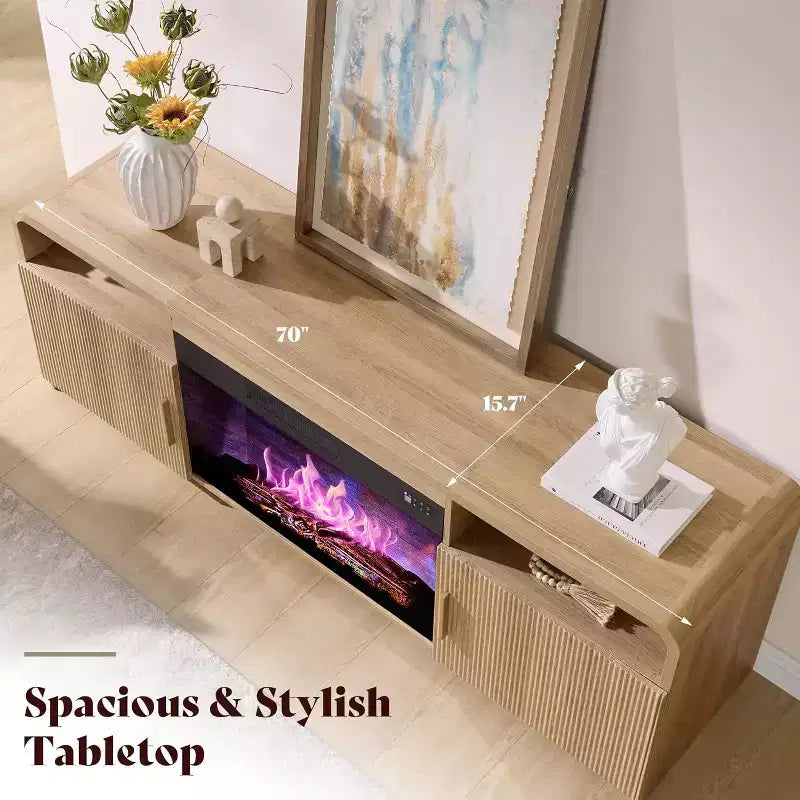 Meuble TV de cheminée cannelé AMERLIFE de 70 po pour téléviseurs jusqu'à 80 po avec foyer électrique de 30 po et rangement, Chêne naturel