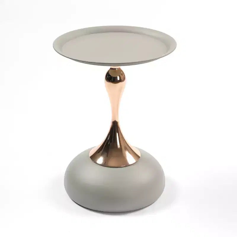 Table piédestal ronde en métal queue de sirène, table d'appoint d'appoint minimaliste moderne pour boisson Martini pour petits espaces