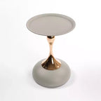 Table piédestal ronde en métal queue de sirène, table d'appoint d'appoint minimaliste moderne pour boisson Martini pour petits espaces