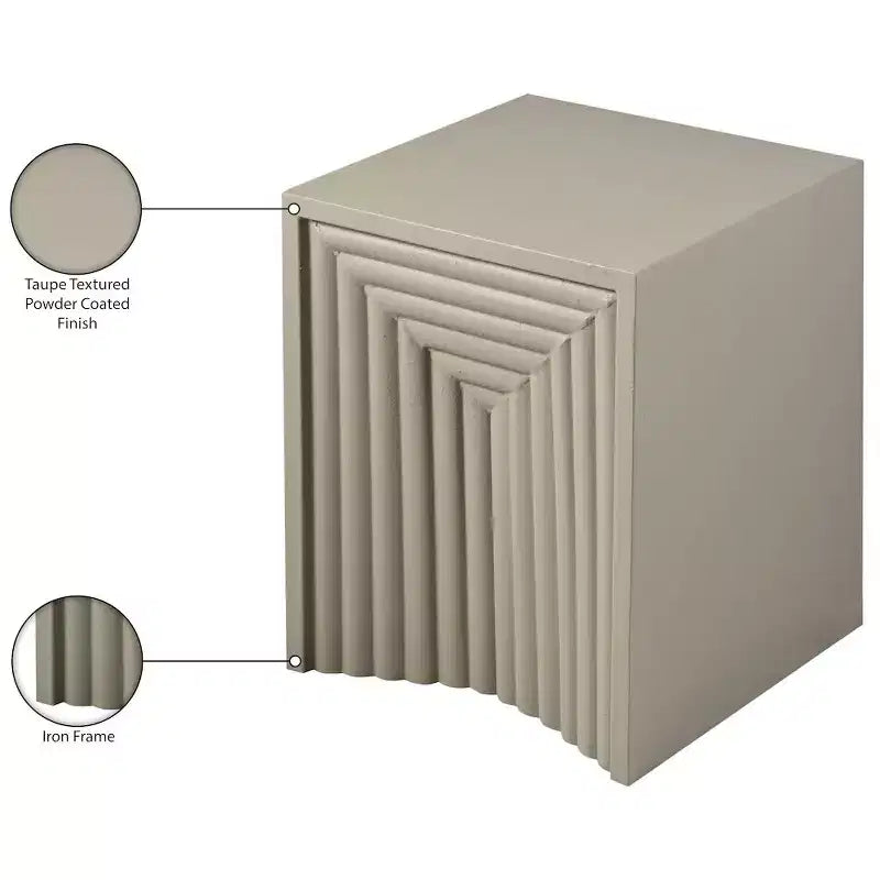 Table d'appoint Meridian Furniture Centennial