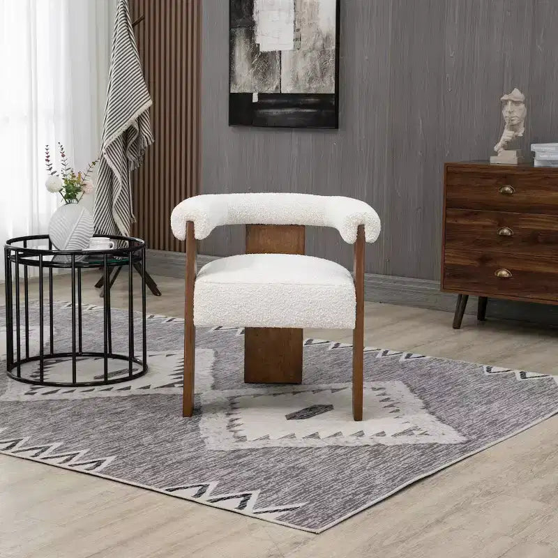 Chaise de salle à manger Meridian Furniture Barrel en tissu bouclé crème