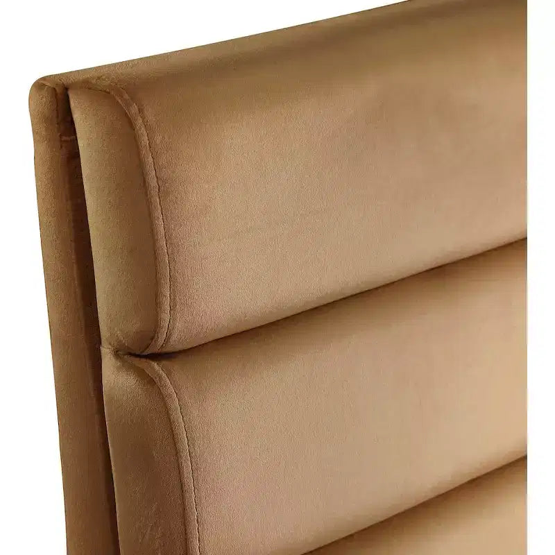 Chaise de salle à manger Meridian Furniture Kai en velours couleur selle, lot de 2