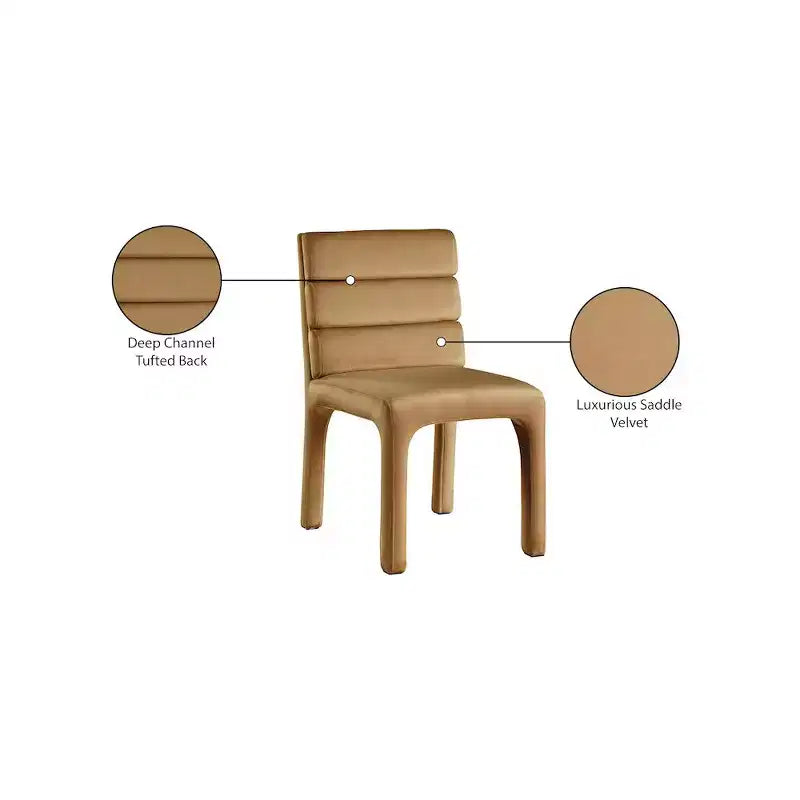 Chaise de salle à manger Meridian Furniture Kai en velours couleur selle, lot de 2