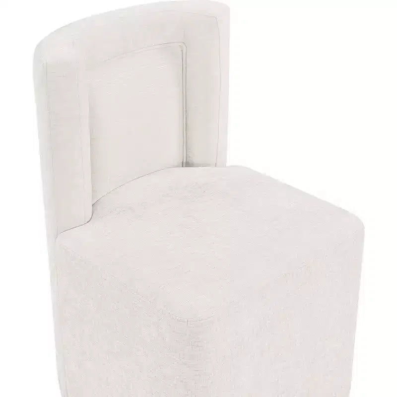 Chaise de salle à manger tapissée en tissu performant chenille crème Duvina de Meridian Furniture