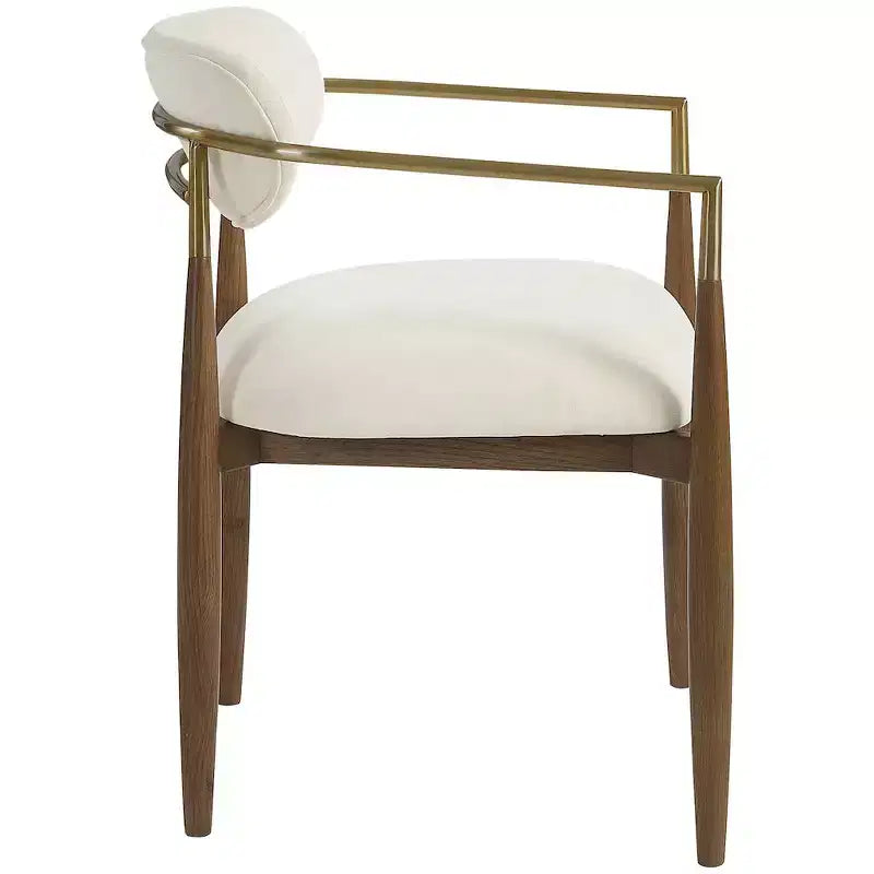 Chaise de salle à manger capitonnée en tissu performant crème Riccio de Meridian Furniture avec accoudoirs, lot de 2
